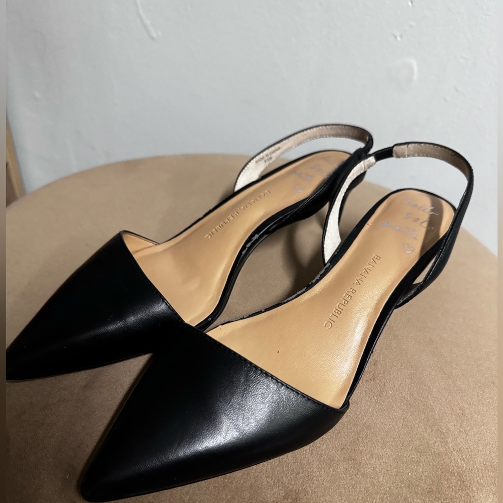 Classic Black leather pump